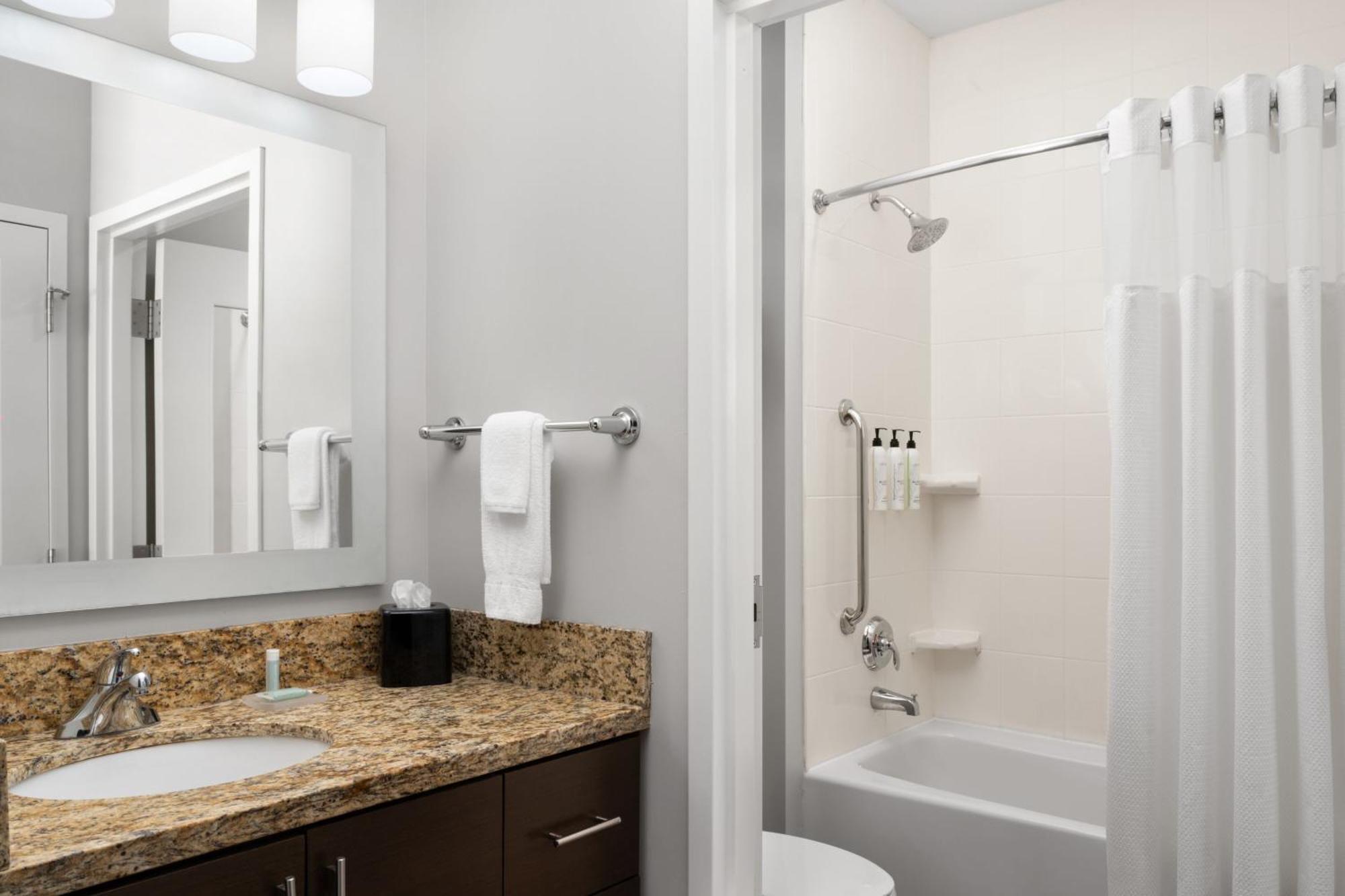 Towneplace Suites By Marriott Champaign Exterior foto